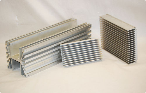 Disipador térmico de aluminio - D6 Industries, Inc. - extruido