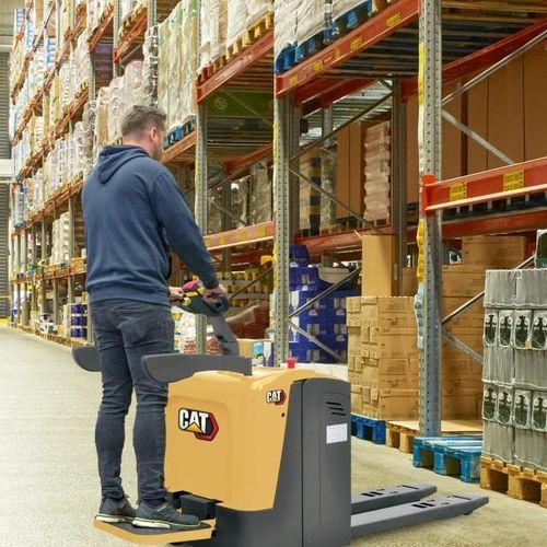 Transpaleta eléctrica - NPV20QL - Cat Lift Trucks - con plataforma para el operador / 24 V / de manipulación