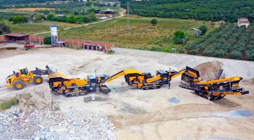 Machacadora de mandíbula - Fabo Crushing Screening & Concrete Plants - móvil / alta capacidad / con orugas