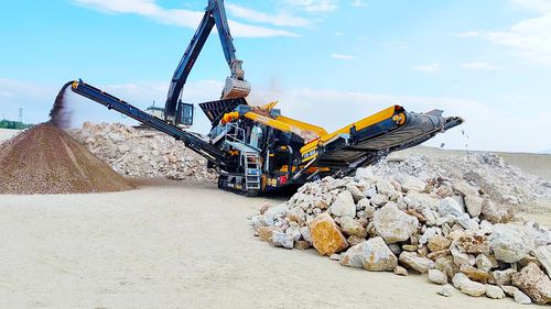 Cribadora scalper móvil - FTB-1550 - Fabo Crushing Screening & Concrete Plants - para carga pesada / con alimentador de placas