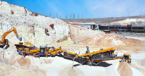 Unidad de machacado y cribado de impacto - FTI 130-S &amp; FTS 1560 - Fabo Crushing Screening & Concrete Plants - móvil / alta capacidad / con orugas