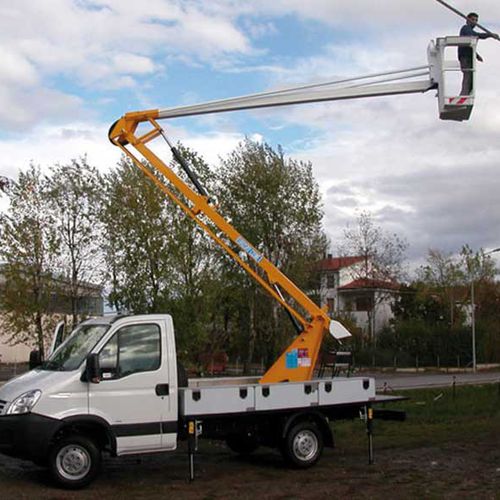Cesta articulada montada sobre camión - 13.5 | 2 | 5.7 SL - CO.ME.T. Officine - eléctrica / hidráulica / para uso exterior