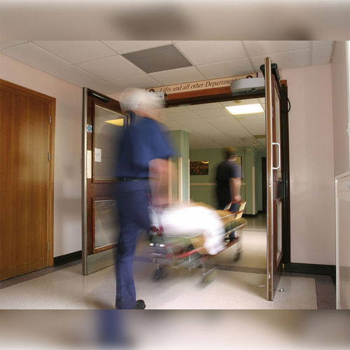 Puerta abatible - iCat® - Rsa kapi LTD - para interior / para hospitales / de seguridad
