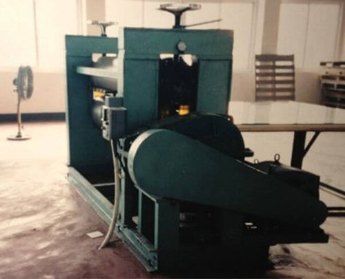Máquina de calandrado - E800CC - Ningbo Sunwell Sealing Materials Co., Ltd