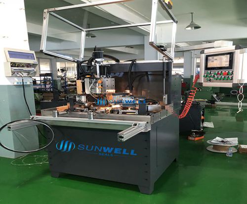 Ranuradora automática - E500KGM - B - Ningbo Sunwell Sealing Materials Co., Ltd - CNC