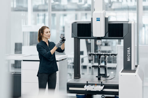 Máquina de medición de coordenadas tipo pórtico - MICURA - ZEISS Métrologie et Microscopie Industrielle - controlada por ordenador / para piezas pequeñas / para control de calidad
