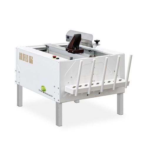 Formadora de cajas de cartón semiautomática - GOLDFLEX 056 - MARCHETTI PACKAGING S.r.l. - cinta adhesiva / neumática / para la industria agroalimentaria