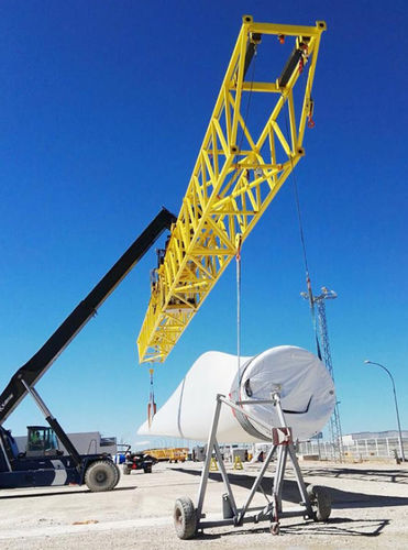 Aparato de levantamiento y volteo para palas de aerogeneradores - Airpes