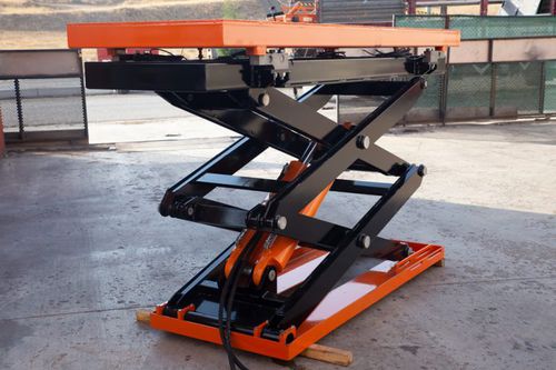 Mesa elevadora de tijera - SAURUS YÜKLEME SİSTEMLERİ - electrohidráulico / estacionaria / para cargas pesadas