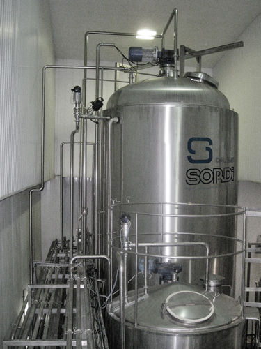 Cuba aséptica - Sordi SRL - de productos alimentarios / cilíndrica / montada sobre bastidor