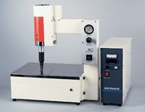 Máquina de coser punto de cadeneta - SeamMaster® 10 - Sonobond Ultrasonics - de 1 aguja / de 1 hilo / para la creación de motivos