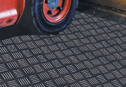 Alfombra antideslizante - CHECKER PLUS - Trelleborg Sheeting and Matting - acústica / de aislamiento térmico / de caucho