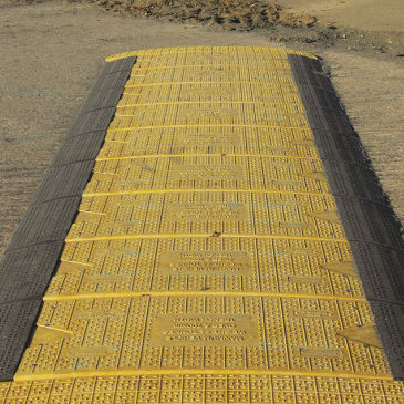Alfombra antideslizante - TrenchPlate - Ground-Guards Ltd - de caucho / de plástico / de composite