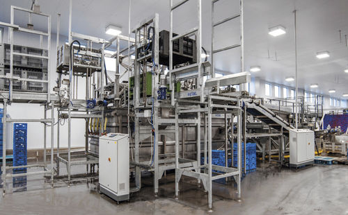 Sistema de vaciado para la industria agroalimentaria - ICOEL S.r.l. - de cajas