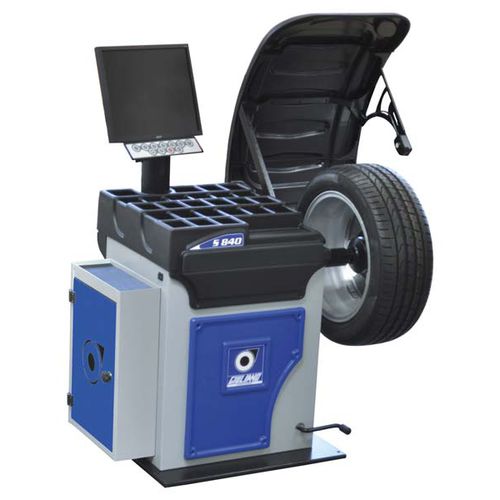 Equilibradora de ruedas para coche - S 840 - GIULIANO INDUSTRIAL S.p.A. - automática