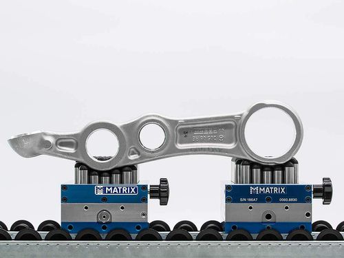 Soporte de piezas para procesar - X-PAD - MATRIX GmbH - ajustable