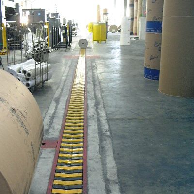 Transportador con rampa - TP30-08 - Witech Maschinen AG - horizontal / de transporte / enchufe