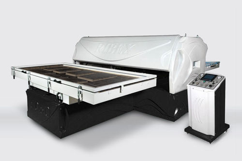 Termoformadora alimentada por rodillo - Robo - BUGATOOL MACHINES SL - para Corian® / automática / industrial