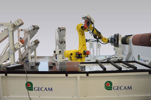 Célula robotizada de carga - GECAM SRL - de descarga / de acabado / de extracción