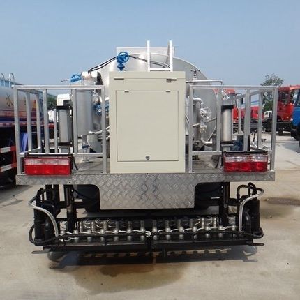 Camión cisterna de transporte - DFRC 5T  - CLW GROUP - pulverizador / de 3 ejes / con motor diésel