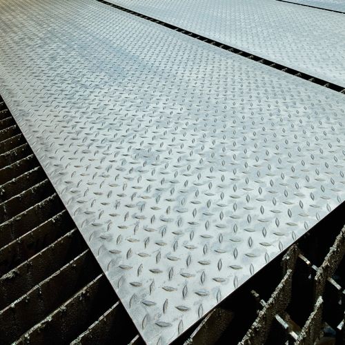 Rejilla de metal - Lichtgitter GmbH - soldada / de suelo / para cables redondos