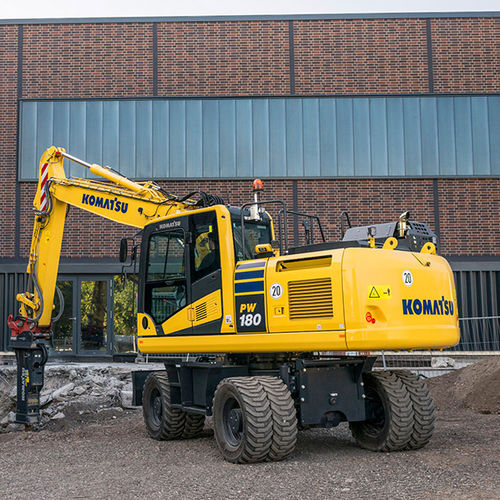 Excavadora intermedia - PW180-11 - Komatsu Europe - de ruedas / Tier 4 provisional / para obra de construcción