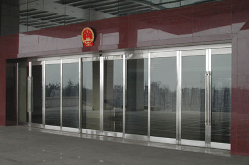 Puerta corredera - Shen Zhen Hui Trade Industry Co., Ltd. - de metal / para exteriores / automática