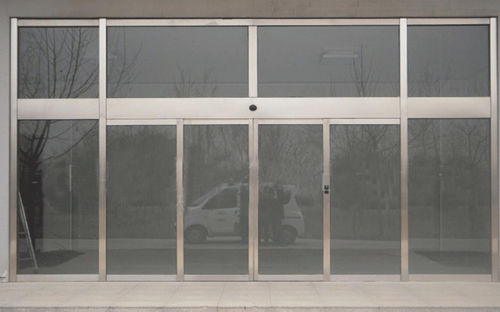 Puerta corredera - Shen Zhen Hui Trade Industry Co., Ltd. - para exteriores / automática / telescópica
