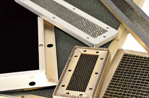Panel de nido de abeja para aplicaciones industriales - 1702 - Schlegel Electronic Materials
