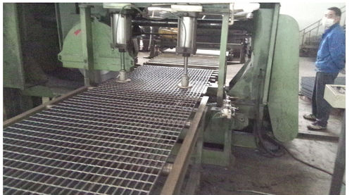 Línea de soldadura modulable - Ningbo Xinchang Machinery Co., Ltd. - para rejas metálicas / PLC / de cinta transportadora