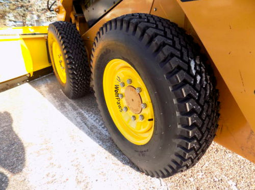 Neumático para maquinaria de construcción - WolfPaws - SnowWolf - para minicargadora compacta / 32" / 36"