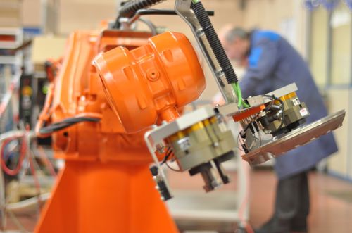 Línea de producción de piezas metálicas - DAM Group - robotizada