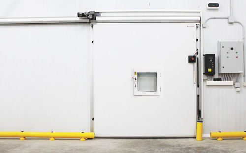 Puerta corredera - Kavidoors - de acero inoxidable / de aluminio / de acero