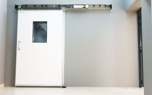 Puerta corredera - Kavidoors - para interior / para hospitales / automática