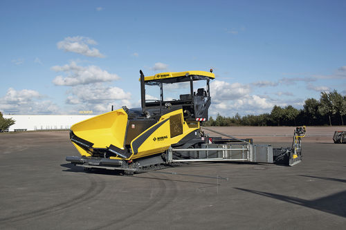 Pavimentadora de asfalto - BF 900 C  - BOMAG - con orugas / máquina / de cinta transportadora