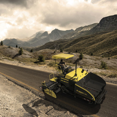 Pavimentadora de asfalto - VDA 400 MAX  - BOMAG - con orugas / para construcciones