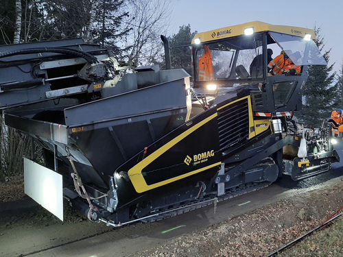 Pavimentadora de asfalto - BF 800 C-3  - BOMAG - con orugas / máquina / para construcciones