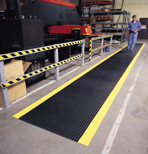 Alfombra antideslizante - 737 Diamond Plate Runner™ - Justrite Safety Group - de PVC / de interior / negra