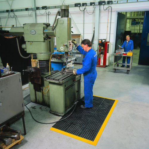 Alfombra antifatiga - 650S Cushion Ease™ Nitrile - Justrite Safety Group - modular / de caucho nitrilo / para espacio húmedo