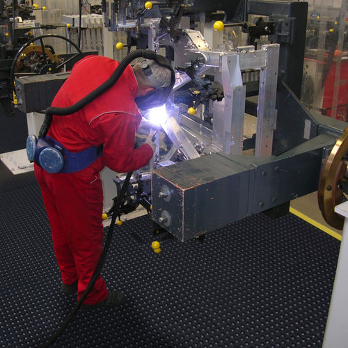 Alfombra antifatiga - 465 SkyWalkerHD™ Nitrile FR - Justrite Safety Group - modular / de caucho nitrilo / para aplicaciones de soldadura