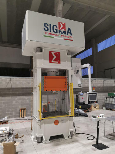 Prensa hidráulica - SIGMA PRESSE S.r.l. - de compresión / para el moldeado de SMC / de estampado