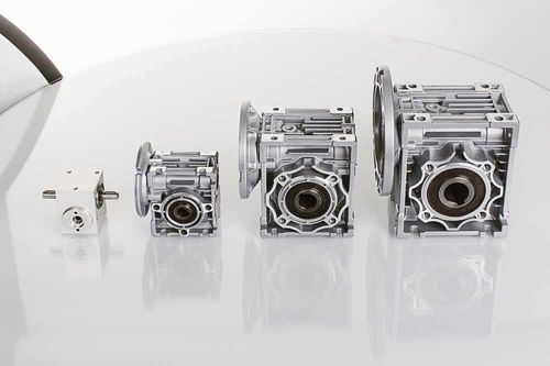 Reductor de tornillo sin fin - SR series - ELRA Antriebstechnik Vertriebs Ges.m.b.H - angular / con eje hueco / 1 - 5 Nm