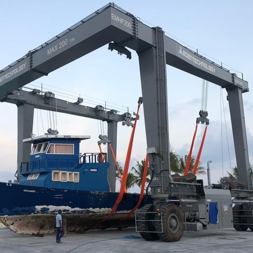 Travel lift para cargas pesadas - Marine Hoist 200 - Eden Tech Srl - de anchura variable / controlado a distancia / en U