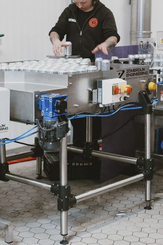 Clasificadora ponderal de latas - Zomerdijkengineering - para control en línea / para la industria del embotellado / con transportador de cinta