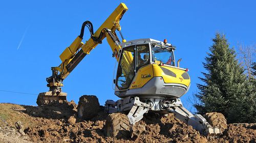 Excavadora intermedia - M540 - Menzimuck - de ruedas / diésel / araña