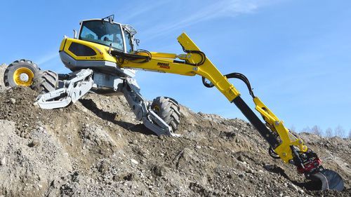 Excavadora intermedia - M335 - Menzimuck - de ruedas / diésel / araña