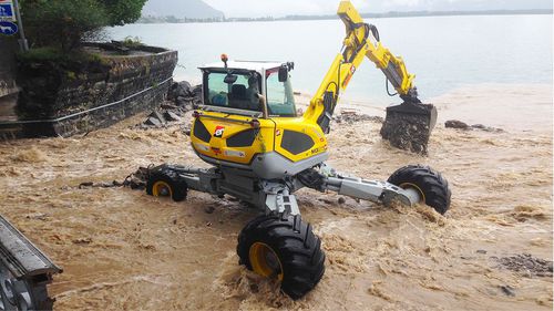 Excavadora intermedia - M320/325 - Menzimuck - de ruedas / diésel / araña