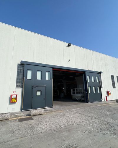 Puerta corredera - Moreschi Chiusure Industriali S.r.l. - de acero galvanizado / para interior / aislada
