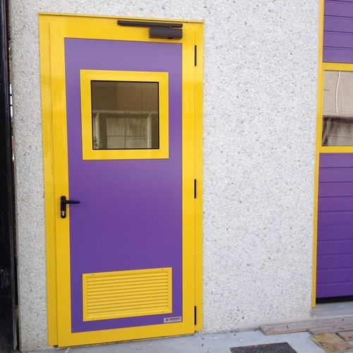 Puerta con bisagra - FLY - Moreschi Chiusure Industriali S.r.l. - de aluminio anodizado / para interior