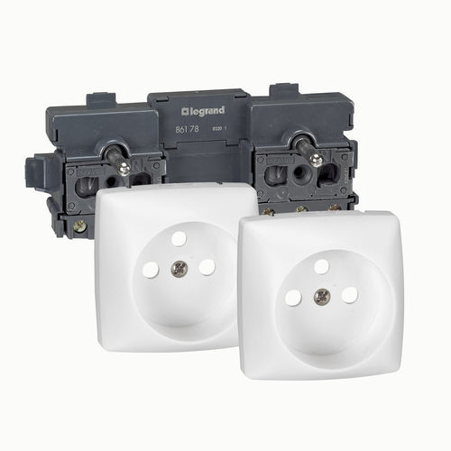 Tomacorriente de pared - PWAK3110WH - Legrand - empotrable / IP20 / libre de halógenos